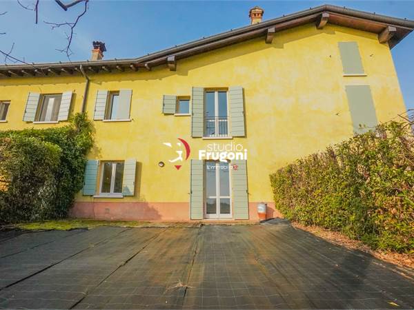 EXCLUSIVE THREE-ROOM APARTMENT IN FARMHOUSE