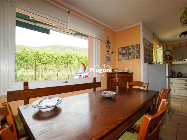CASA SINGOLA SU TRE LIVELLI NUDA PROPRIETA'