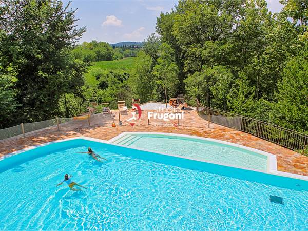 APPARTAMENTO IN COMPLESSO CON PISCINA E PARCO