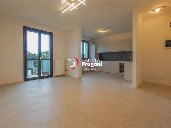 THREE-ROOM APARTMENT CONVENIENT TO SERVICES WITH S