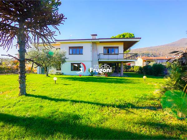 VILLLA SINGOLA GIA' SUDDIVISA IN DUE UNITA' ABITATIVE