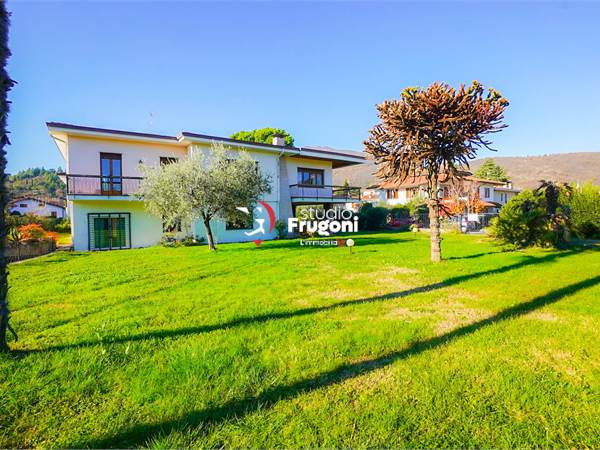 EINFAMILIENHAUS, BEREITS IN ZWEI WOHNEINHEITEN AUFGETEILT